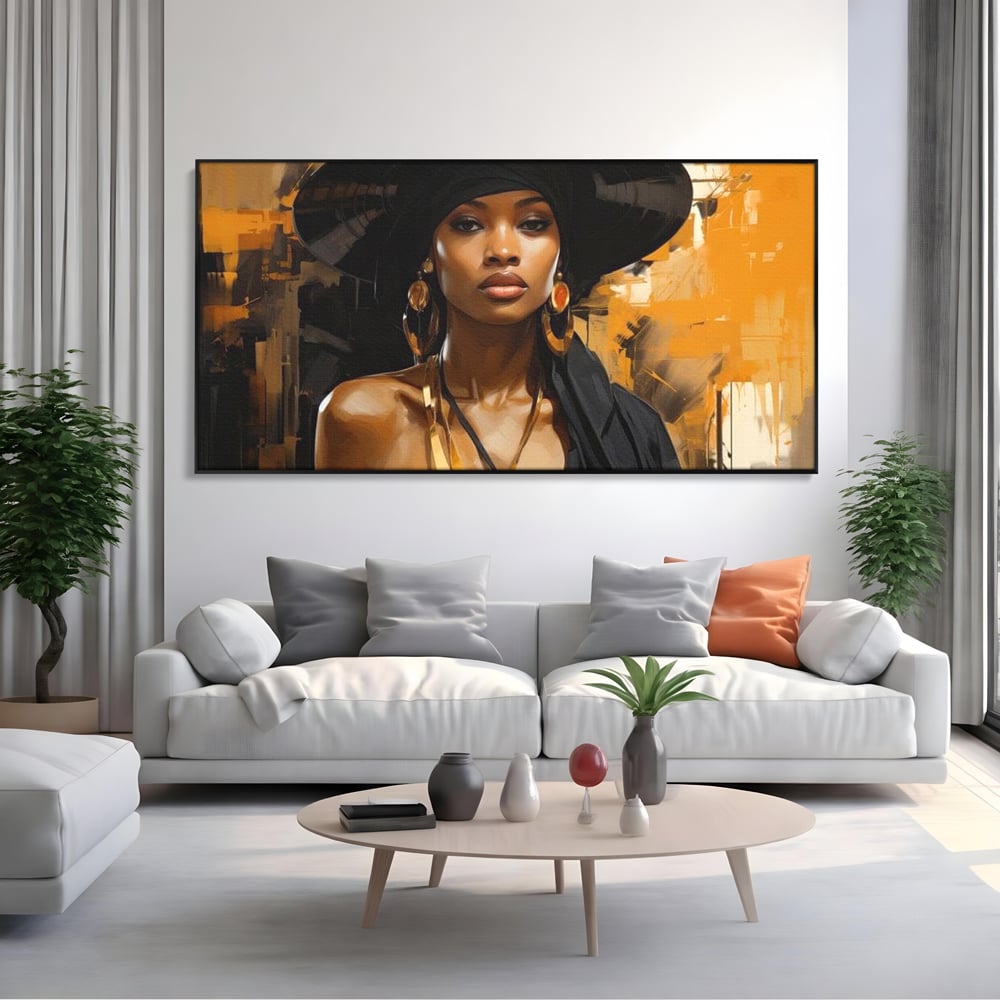Tablou canvas cu tablou canvas cu femeie in palarie neagra, in rama de aluminiu negru, pe perete intr-un living